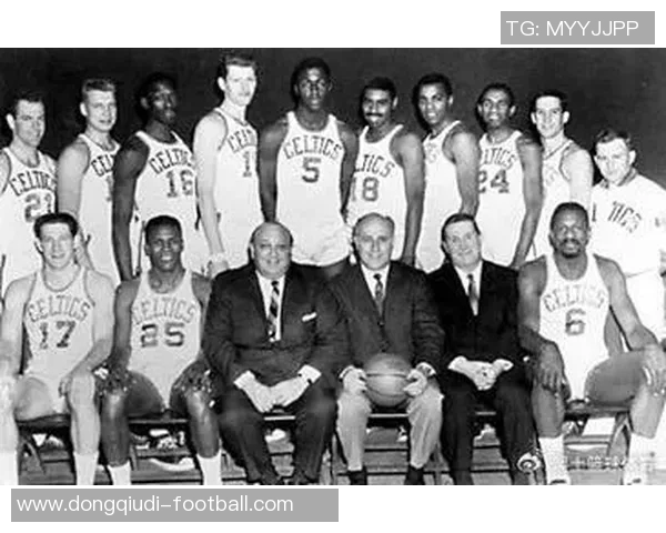 拉塞尔张伯伦姚明三位篮球巨星的辉煌成就与传奇故事探讨